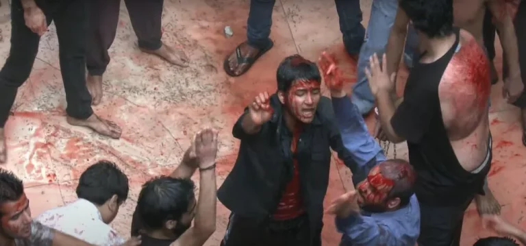 Ásúrá embervér patakokban folyik