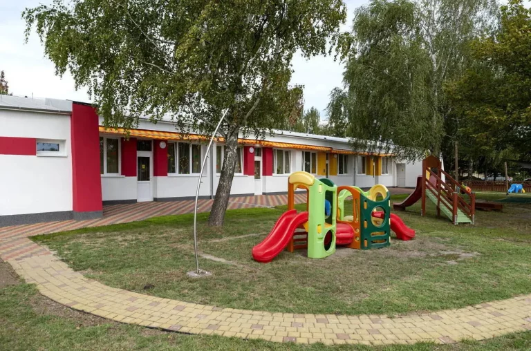 Bajban az önkormányzatok