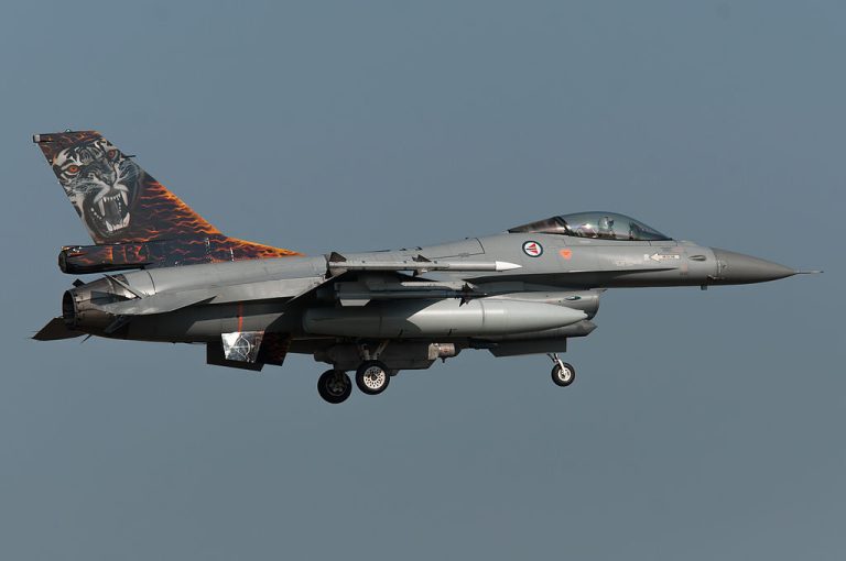 F-16_Fighting_Falcon