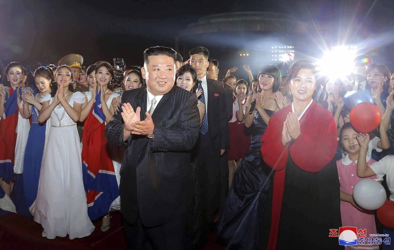 Kim Dzsong Un ünnepség