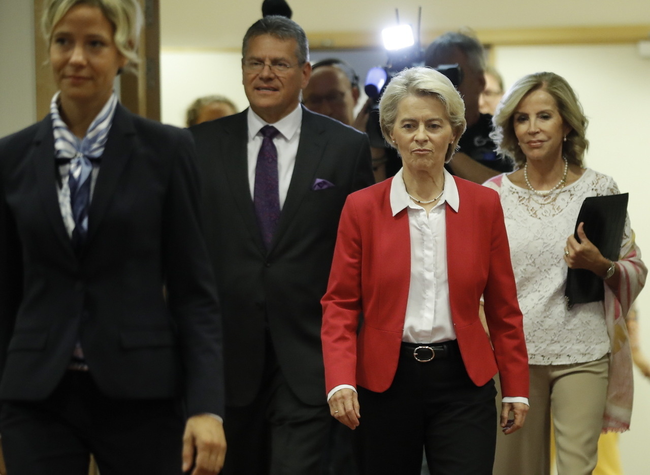 európai bizottság brüsszel ursula von der leyen