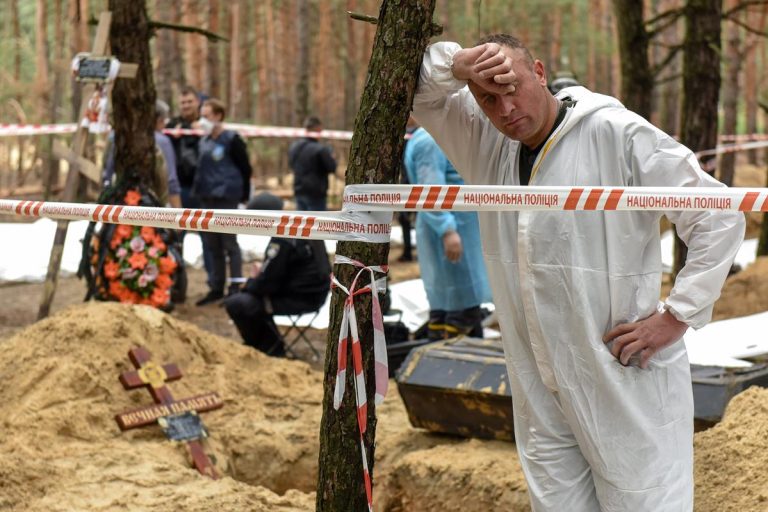 izjum ukrajna tömegsír