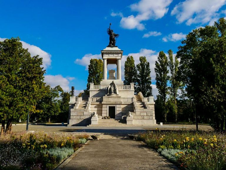 A Kossuth-mauzóleum