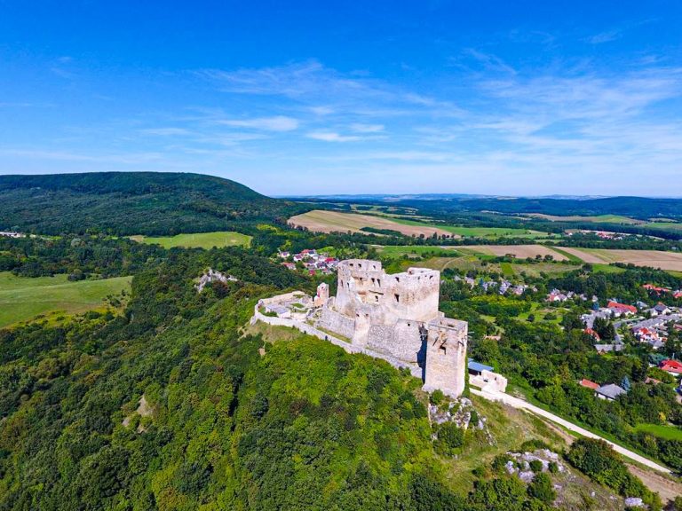 A cseszneki vár madártávlatból