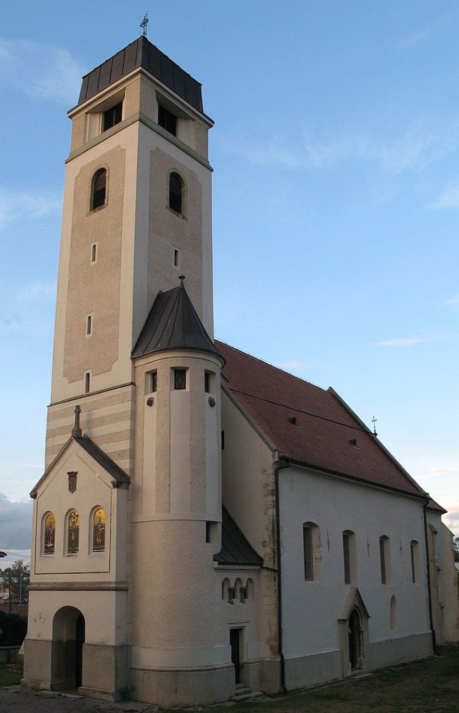 A kőrösi Szent Kereszt plébániatemplom, az események helyszíne (Wikipédia)