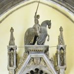 Nápolyi László sírjának egy részlete (Wikipédia)