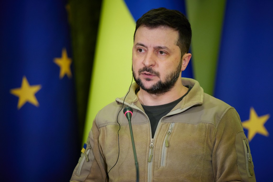 Zelenszkij egyre népszerűtlenebb, de az ukrán kormányban még kevesebben bíznak