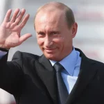 Putyin mosolyog