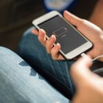 mobiltelefon töltő