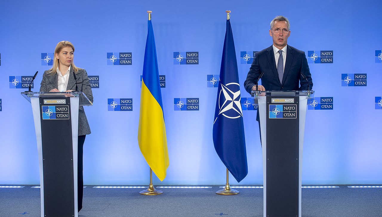 jens stoltenberg nato ukrajna orosz