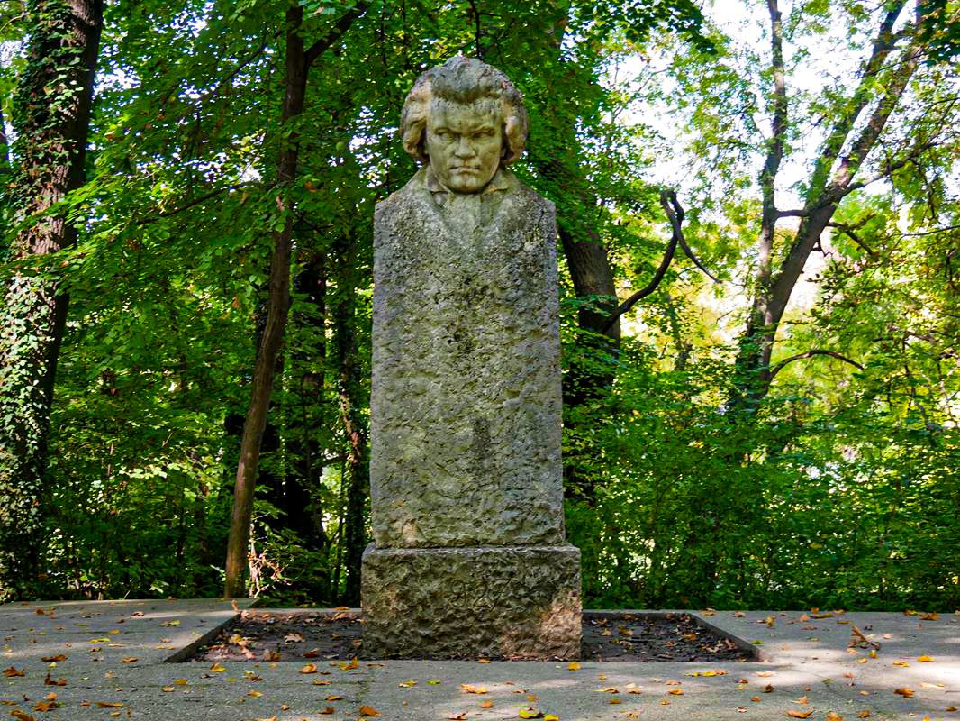 Beethoven szobra a kastélyszigeten