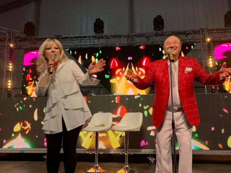 Korda házaspár koncert reptér