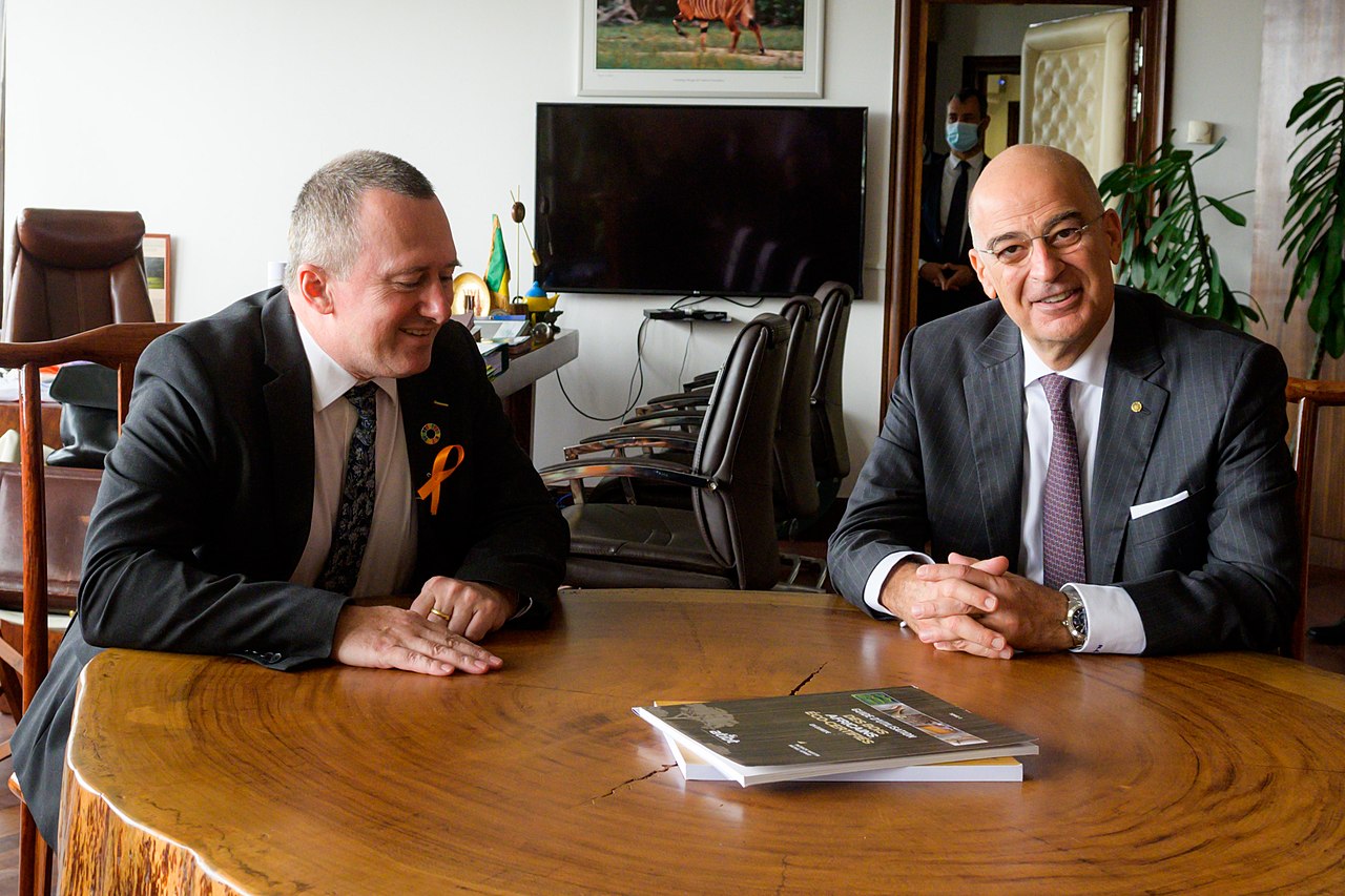 lee white nikos dendias