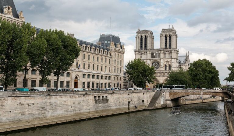 notre-dame párizs franciaország