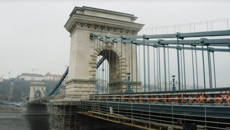 chain bridge budapest hungary