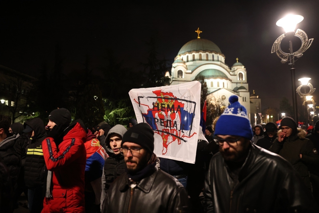 koszovó szerbia tüntetés usa