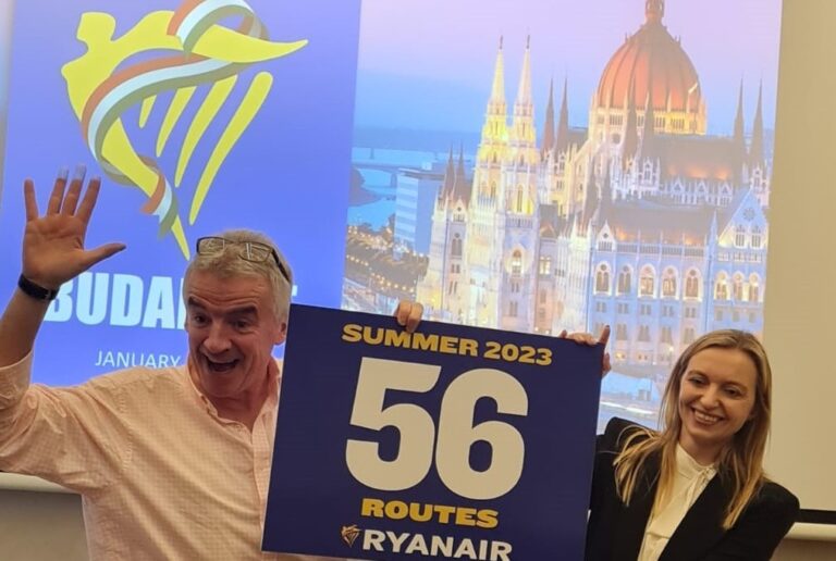 Michael O'Leary & CEE Country Manager Alicja Wojcik Golebiowska