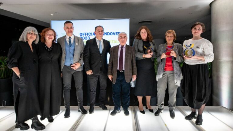 Veszprém átvette a Európa Kulturális Fővárosa 2023 díjat Athénban - John Stathis Fotográfus