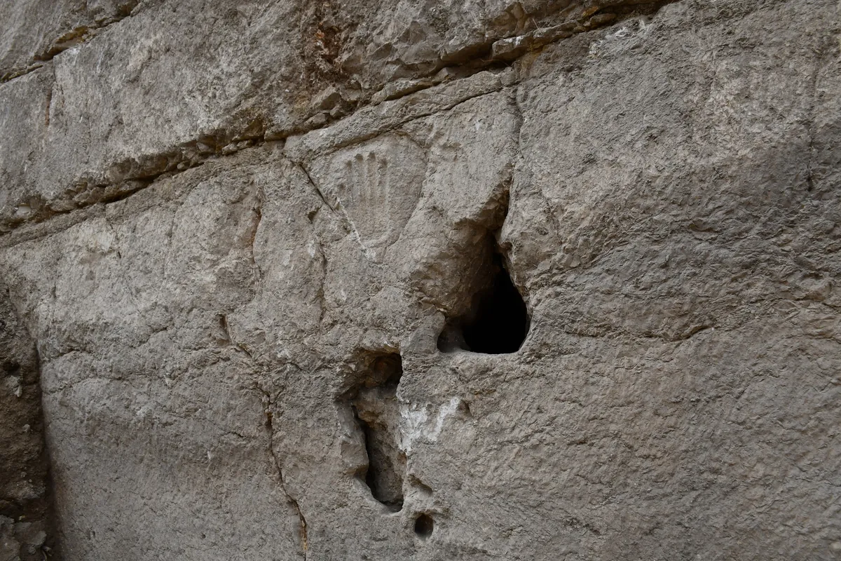 Rejtélyes kézlenyomatot találtak az 1000 éves jeruzsálemi várárokban