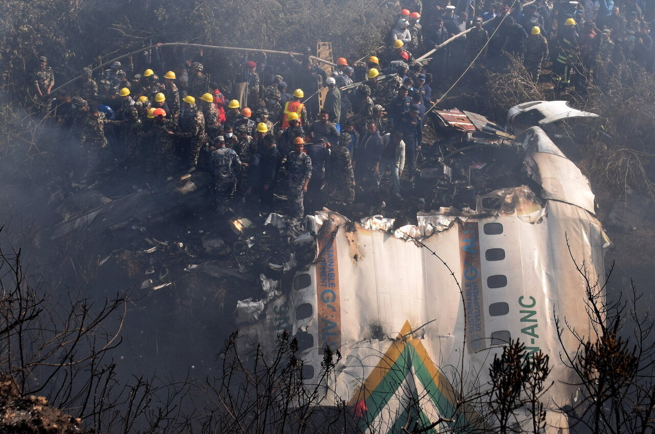 Megtalálták a Nepálban lezuhant repülőgép fekete dobozát és hangrögzítőjét