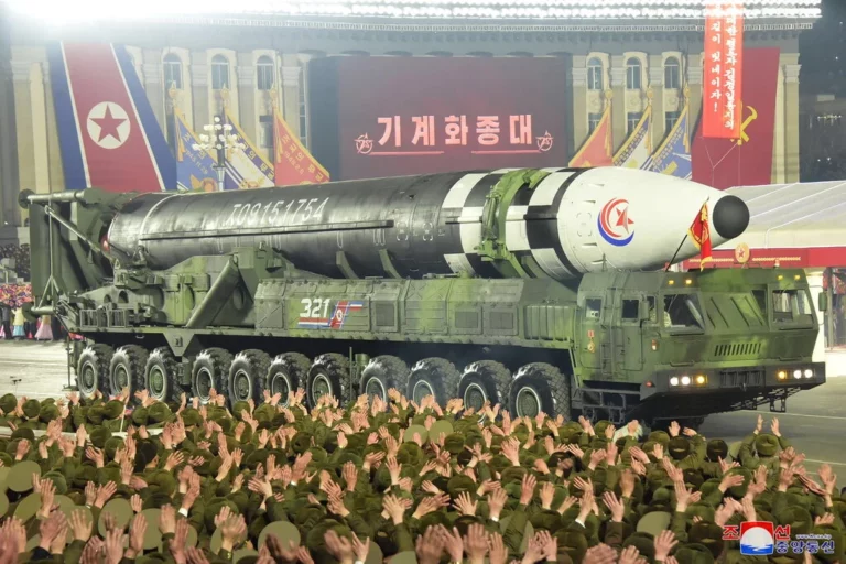 Észak-Korea katonai parádé