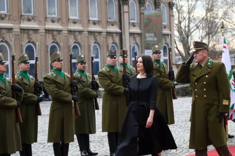 Budima Gjeneza nagykövet asszony