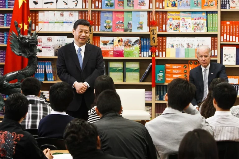 Joe Biden és Xi Jinping Amerika módszerével nyomul Kína