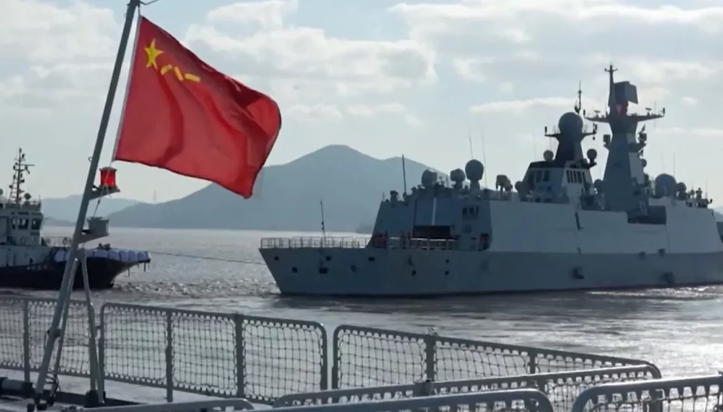 Orosz és kínai hajók amerikai bázisnál