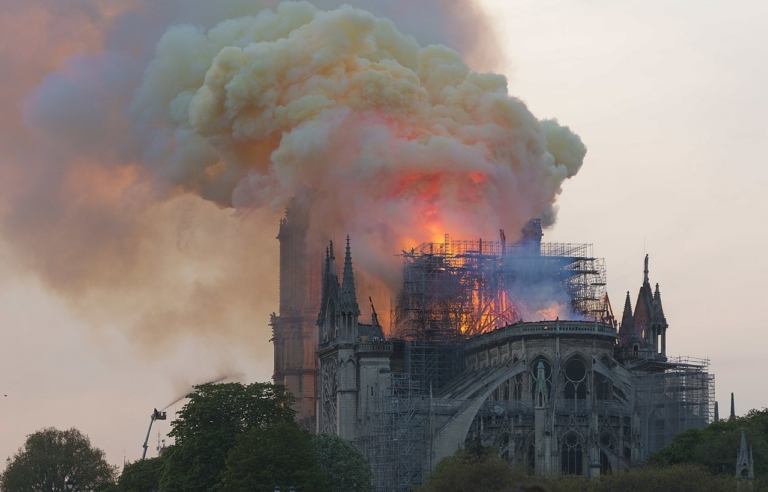 notre dame tűzvész 2019