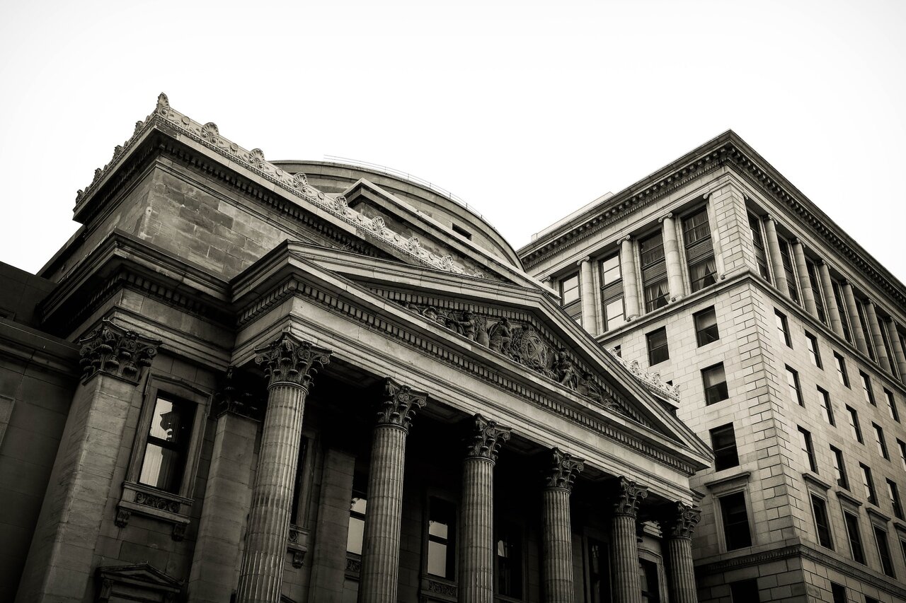 bank_sötét_szürke