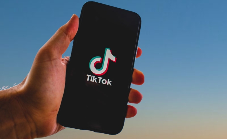 tiktok telefon kéz
