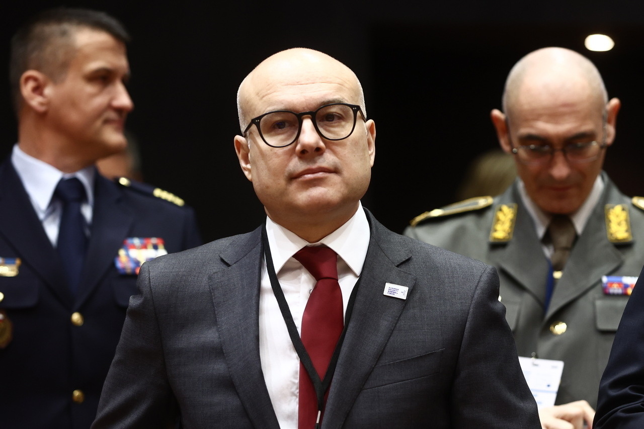Milos Vicevic szerb védelmi miniszter
