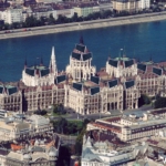 Parlament napelemekkel