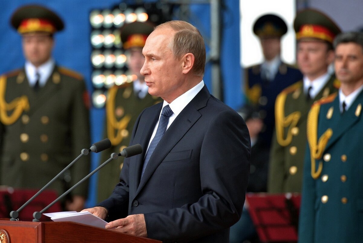 Putyin orosz elnök katonai vezetőkkel