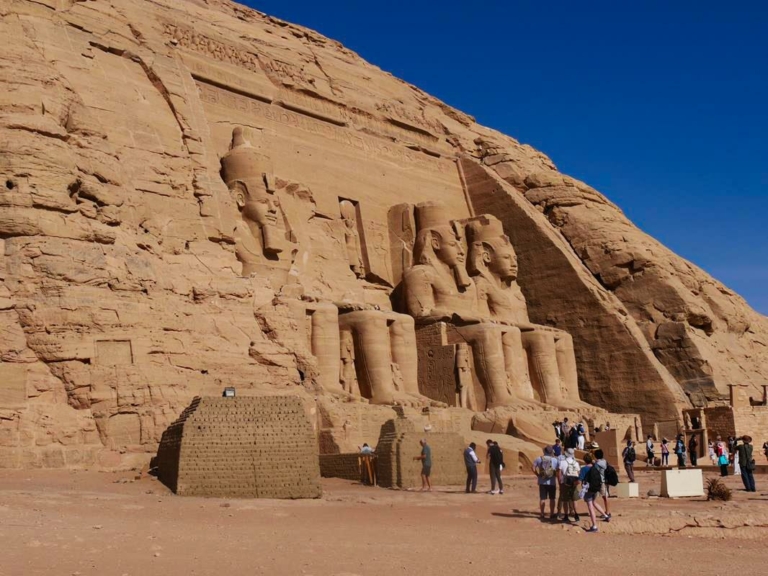 Ramszesz monumentális szobrai