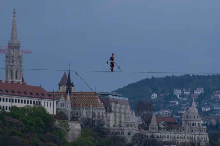 Simet László a Budai Vár előtt