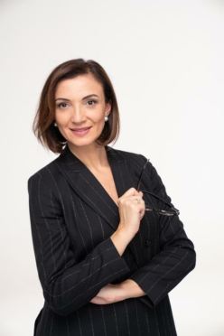 Őexcellenciája Tamara Liluashvili, Grúzia magyarországi nagykövete.