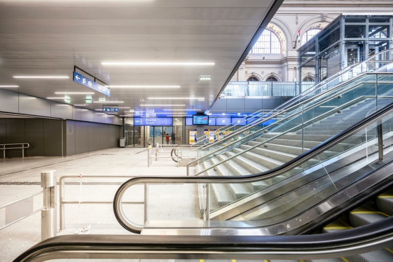 A budapesti Keleti pályaudvar akadálymentes utascentruma 2023. április 25-én.