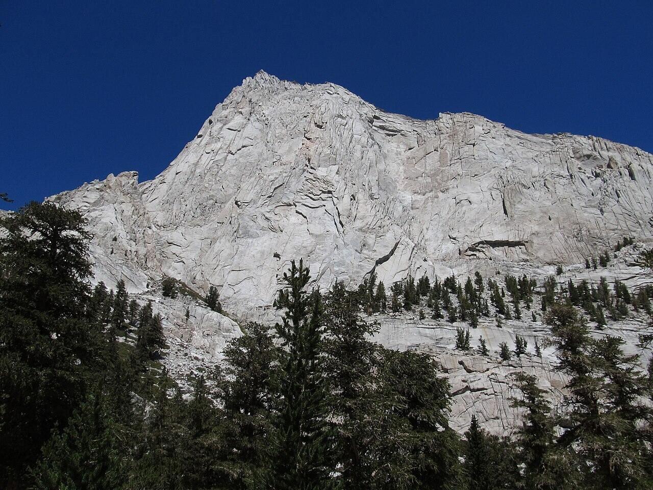 A Thor-hegy az Outpost táborból, Kaliforniából nézve
