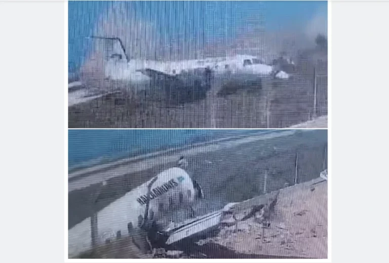 Kettétört a repülő