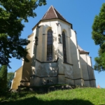 A hegyi templom külső nézete