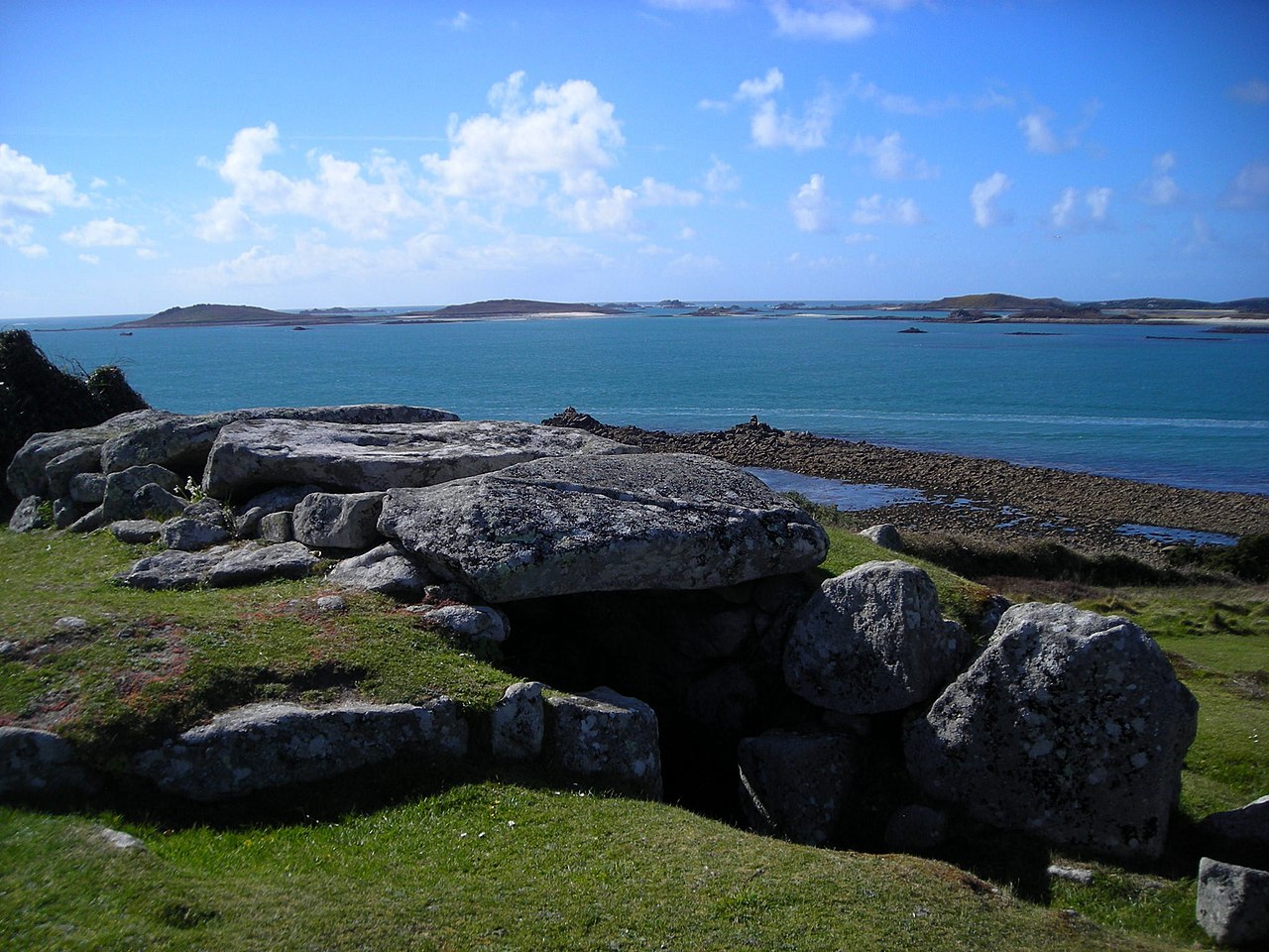 eltemetett nő sír kard tükör