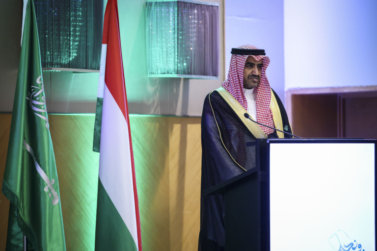 a nagykövetség ügyvivője, Őexcellenciája Ahmed Yahya Al Dagreer