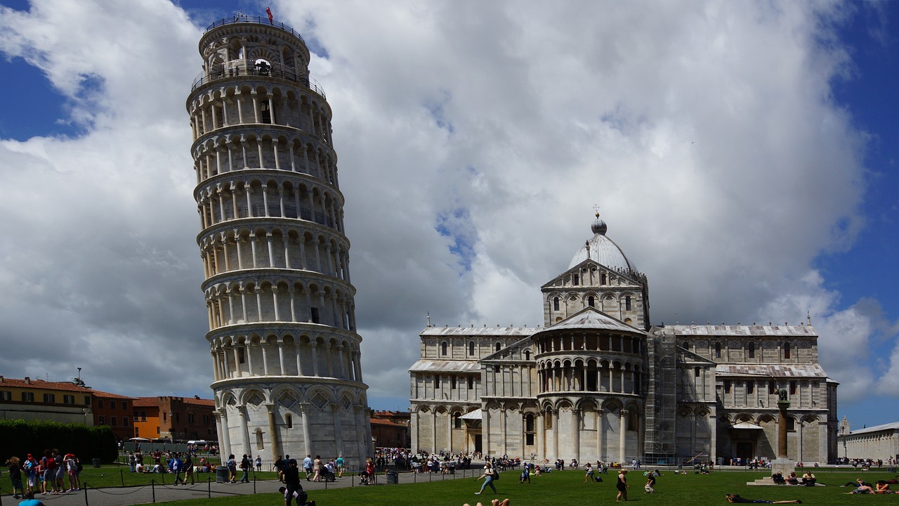 Pisai ferde torony Olaszország