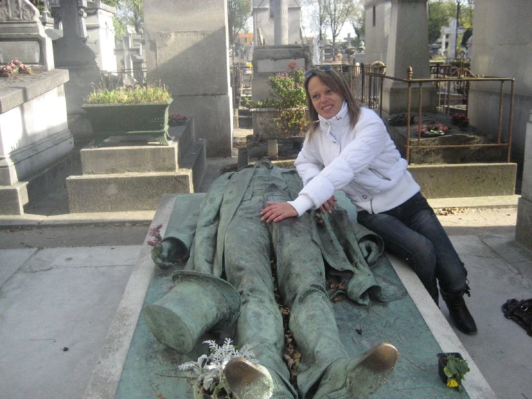 Nők ezrei simogatják dagadó ágyékát