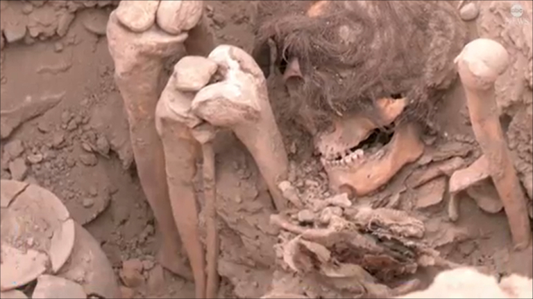 peru sírkamra csontváz