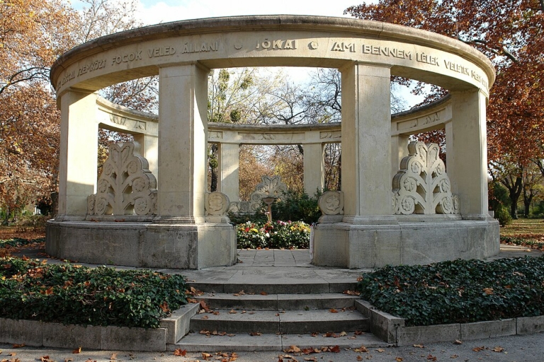 Fiumei úti sírkert Jókai Mór síremléke