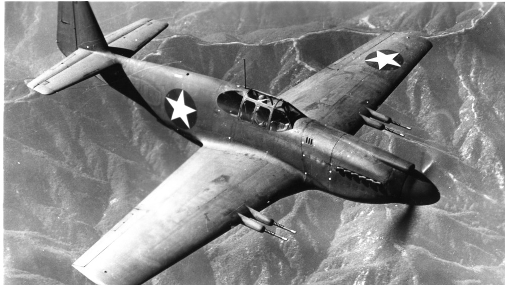 repülő második világháorú P-51 Mustang