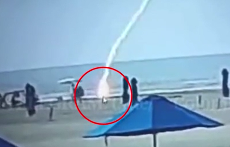 Villám csapott le a kolumbiai tengerparton