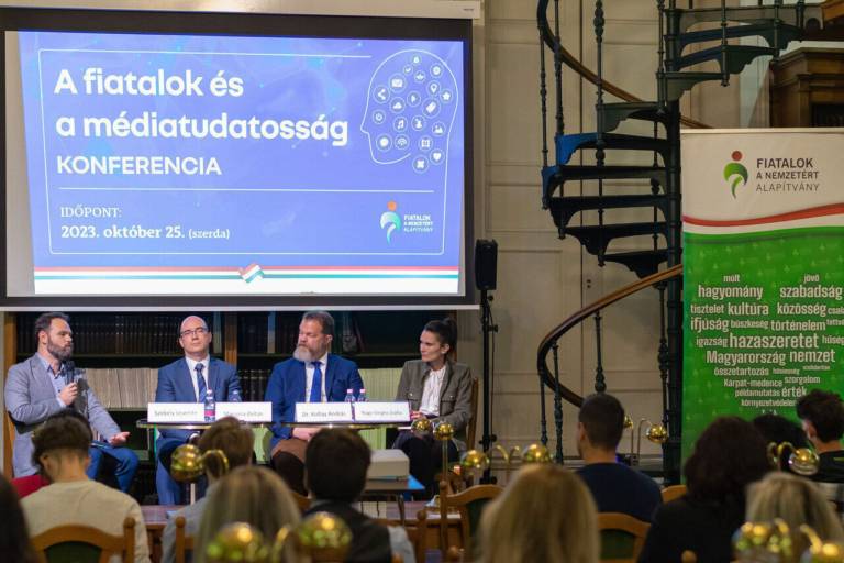 konferencia fiatalok média 2